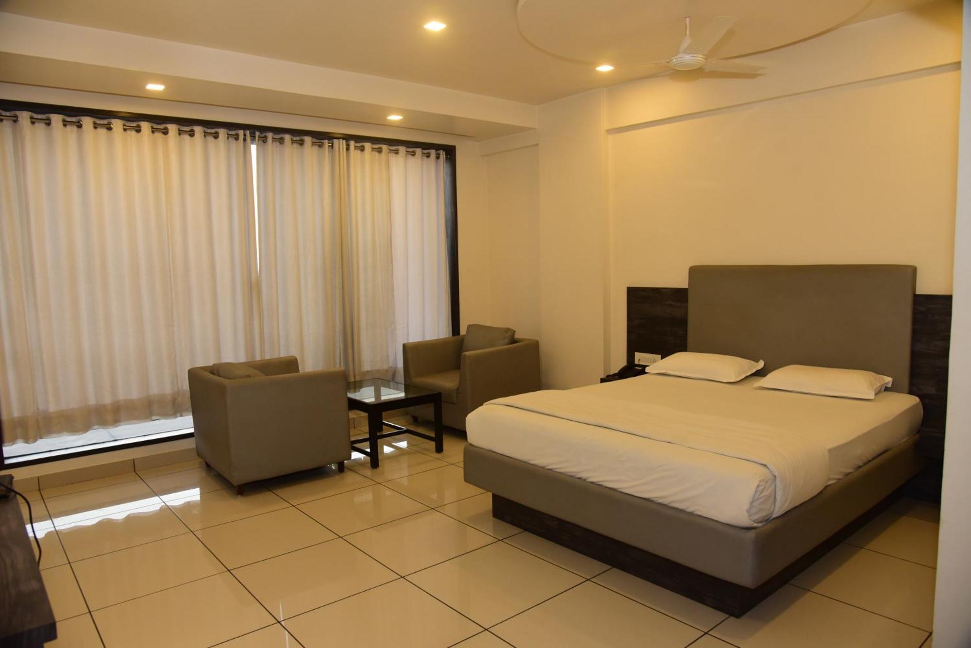 Srijan Inn Ābu Road Buitenkant foto