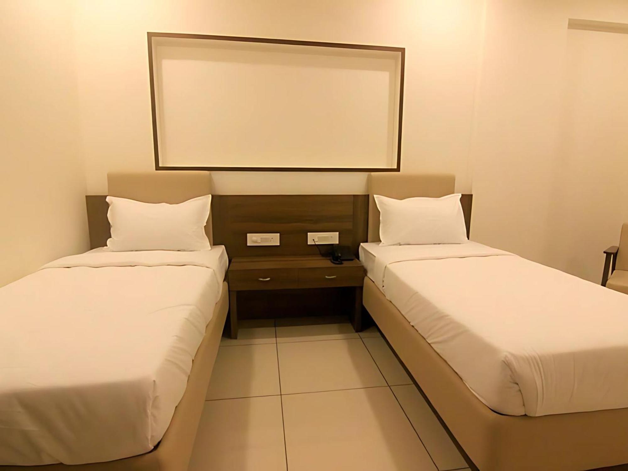 Srijan Inn Ābu Road Buitenkant foto