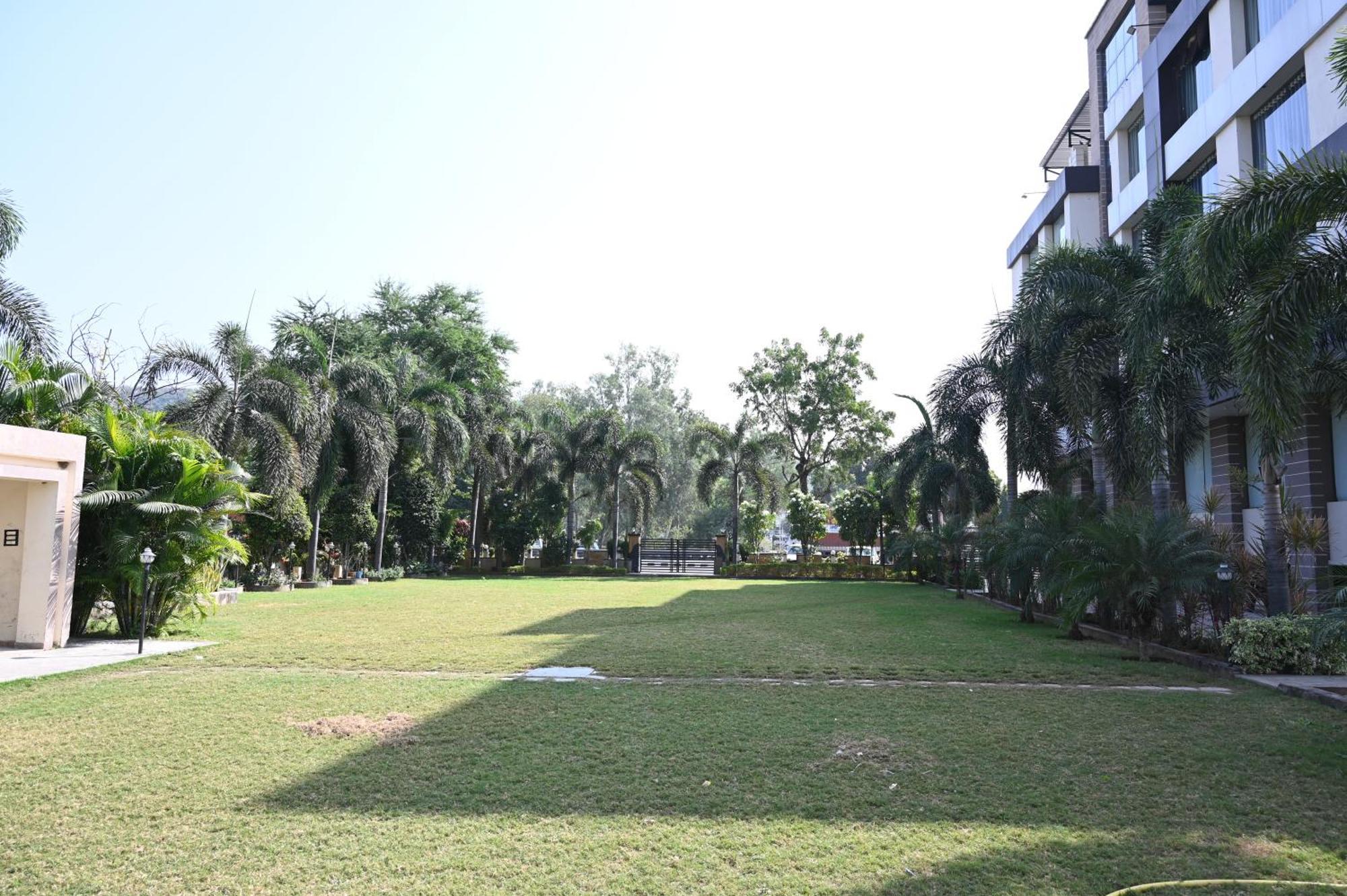 Srijan Inn Ābu Road Buitenkant foto